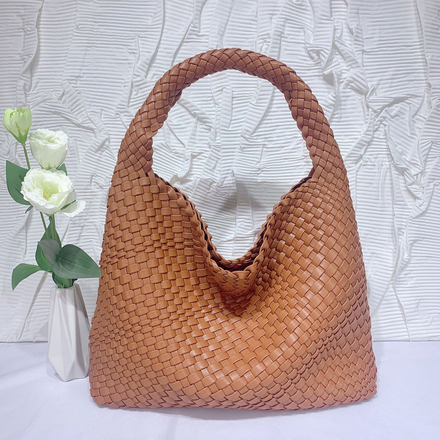 Soft Leather Woven Shoulder Large Bag Oversized Capacity Bucket Bag Fashion Tote Bag Shopping Travel Handbag