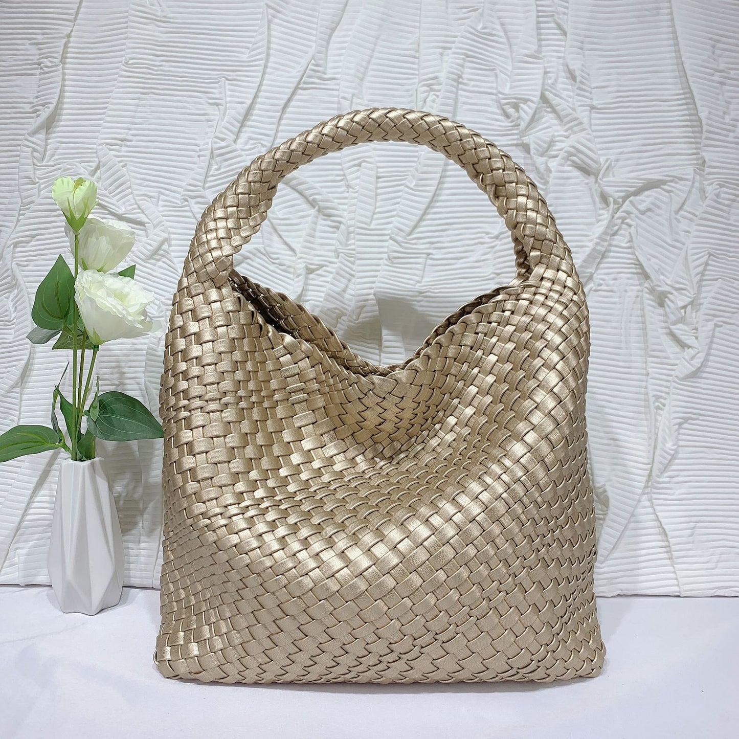 Soft Leather Woven Shoulder Large Bag Oversized Capacity Bucket Bag Fashion Tote Bag Shopping Travel Handbag