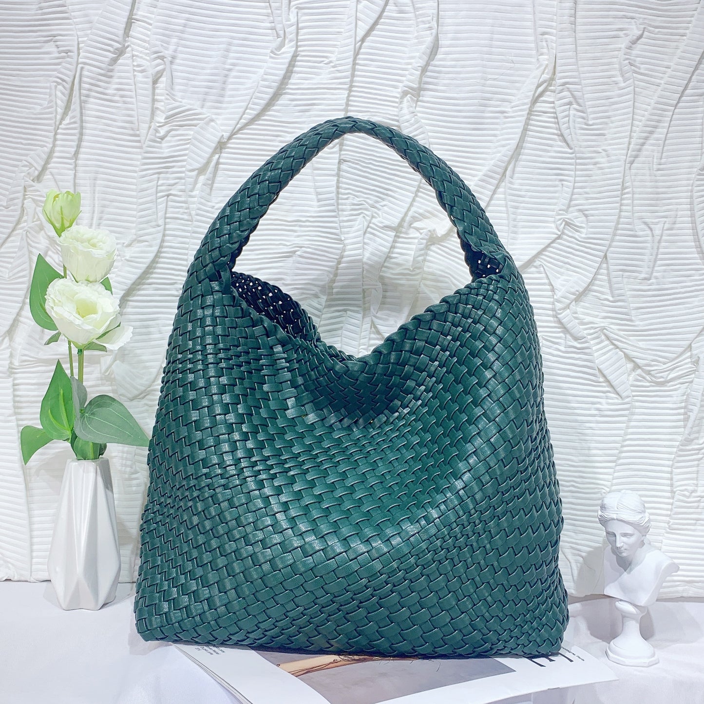 Soft Leather Woven Shoulder Large Bag Oversized Capacity Bucket Bag Fashion Tote Bag Shopping Travel Handbag