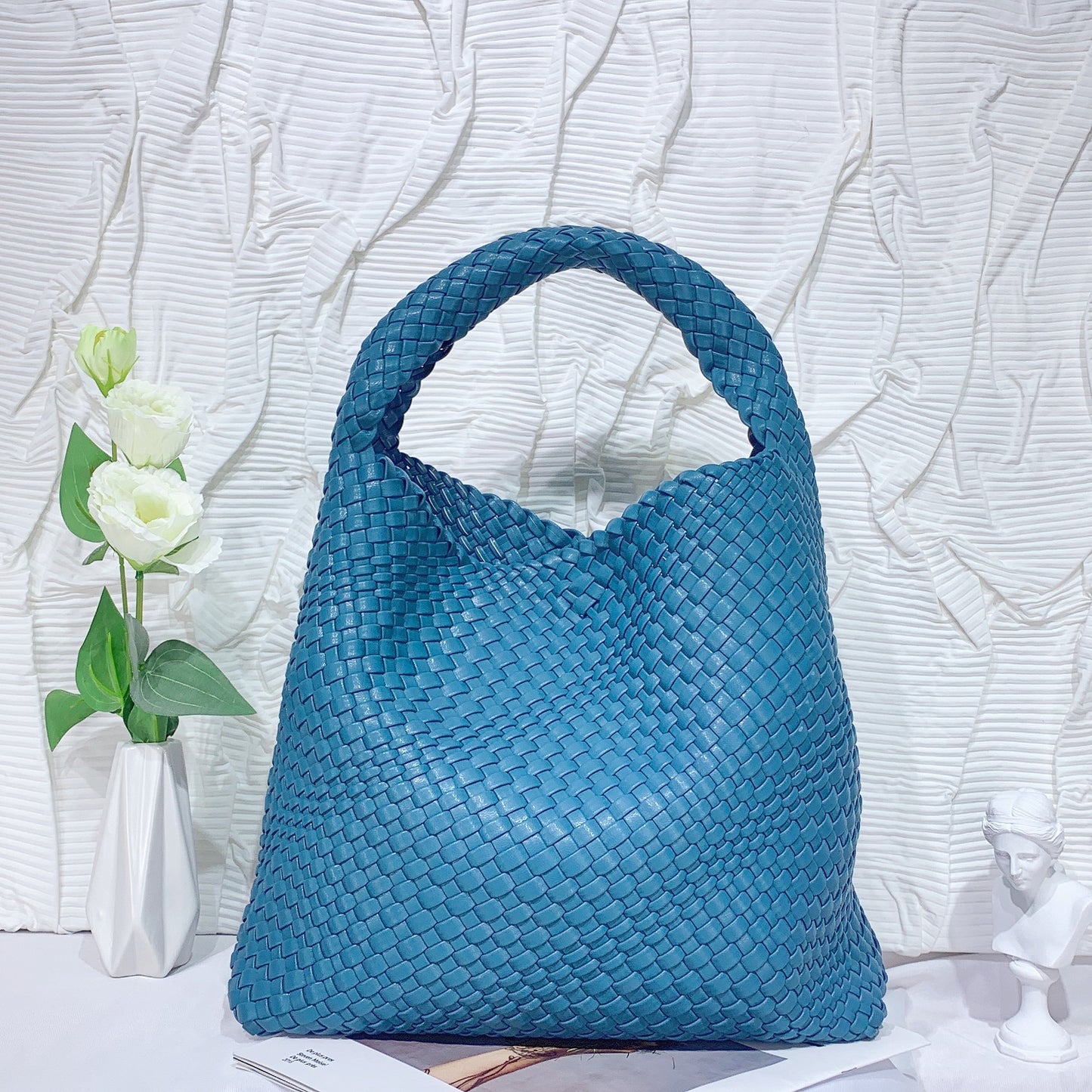 Soft Leather Woven Shoulder Large Bag Oversized Capacity Bucket Bag Fashion Tote Bag Shopping Travel Handbag