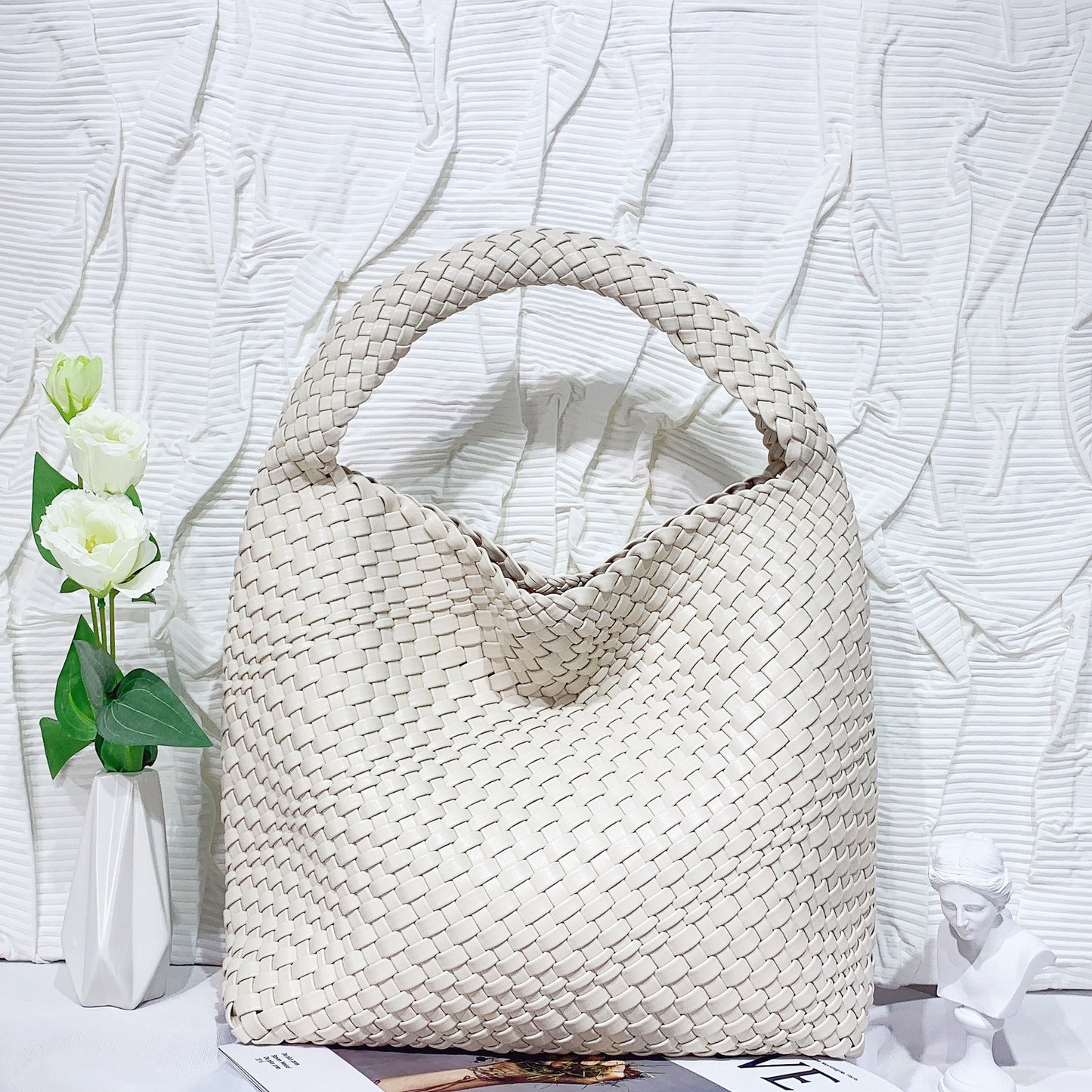 Soft Leather Woven Shoulder Large Bag Oversized Capacity Bucket Bag Fashion Tote Bag Shopping Travel Handbag