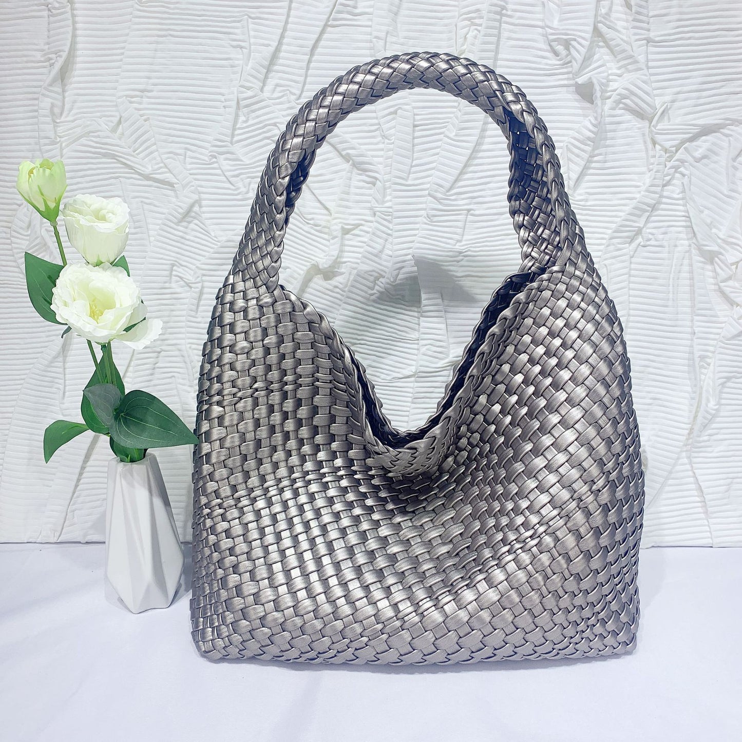 Soft Leather Woven Shoulder Large Bag Oversized Capacity Bucket Bag Fashion Tote Bag Shopping Travel Handbag